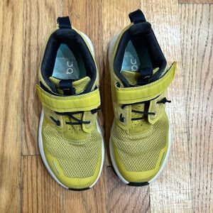 In kids shoes yellow size 12
